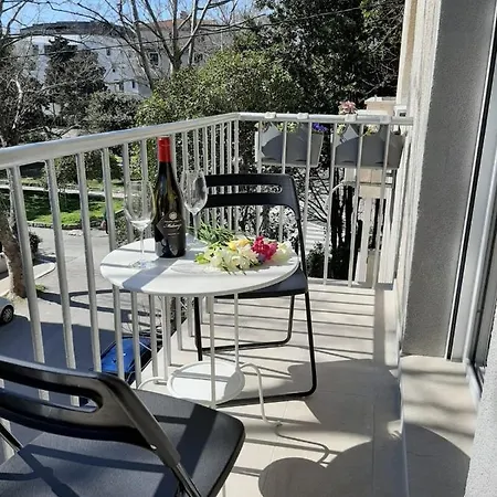 L&s Superior With Balcony And Parking - Excellent Location Within Walking Distance Of Diocletian's Palace And Bacvice *