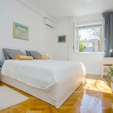 L&s Superior With Balcony And Parking - Excellent Location Within Walking Distance Of Diocletian's Palace And Bacvice Apartment Split