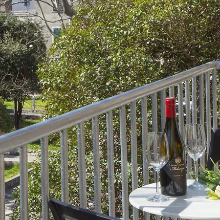 L&s Superior With Balcony And Parking - Excellent Location Within Walking Distance Of Diocletian's Palace And Bacvice