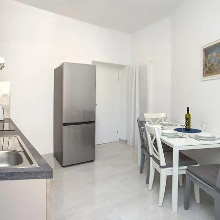 L&s Superior With Balcony & Free Parking Near Old Town And Bacvice דירה