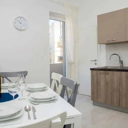 L&s Superior With Balcony & Free Parking Near Old Town And Bacvice דירה