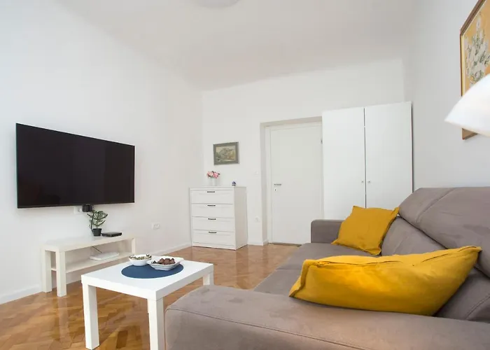 L&s Superior With Balcony & Free Parking Near Old Town And Bacvice *