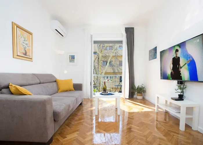 L&s Superior With Balcony & Free Parking Near Old Town And Bacvice Appartement