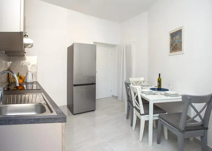 L&s Superior With Balcony & Free Parking Near Old Town And Bacvice Appartement