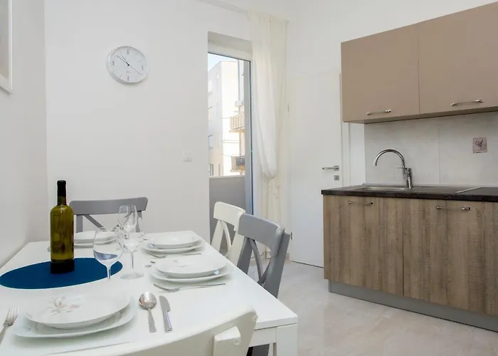 L&s Superior With Balcony & Free Parking Near Old Town And Bacvice Appartement